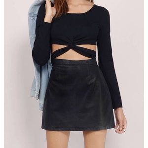 Let’s wrap crop top in black-
